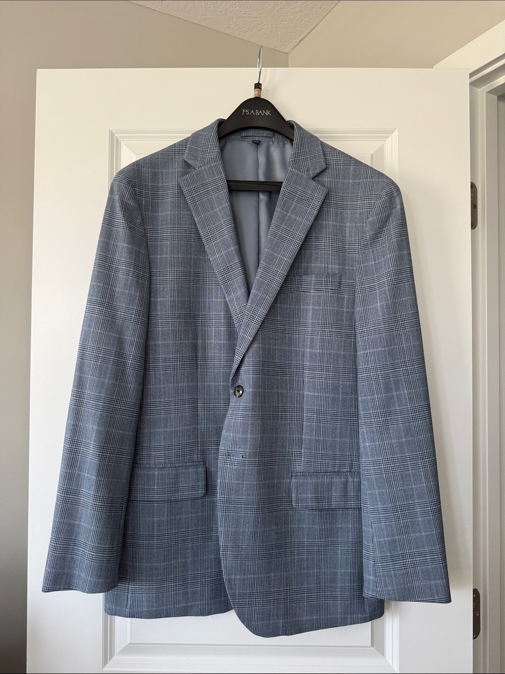 Jos A Bank Light Blue Windowpane Plaid Sport Coat- 42Regular Slim Fit